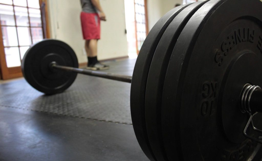 How to Deadlift With Proper Form: A Step-by-Step Guide for Beginners
