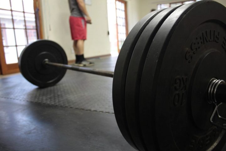 How to Deadlift With Proper Form: A Step-by-Step Guide for Beginners