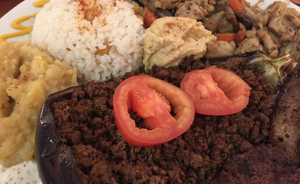 How to Eat Out Without Derailing Your Diet
