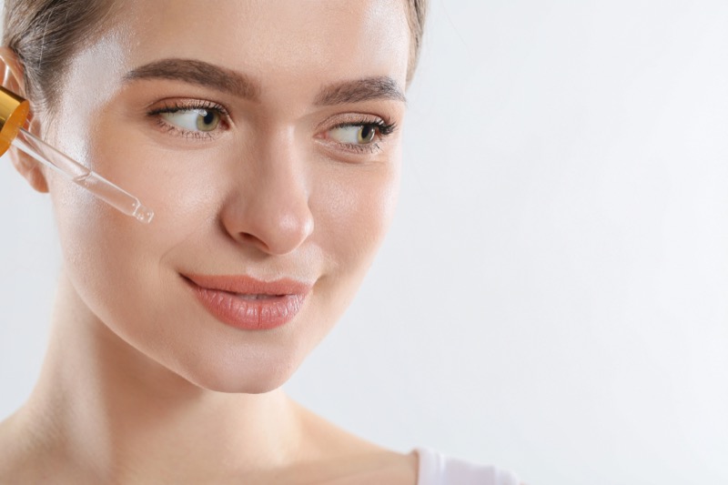 Azelaic Acid for Skin: A Gentle Alternative to Retinol and Niacinamide
