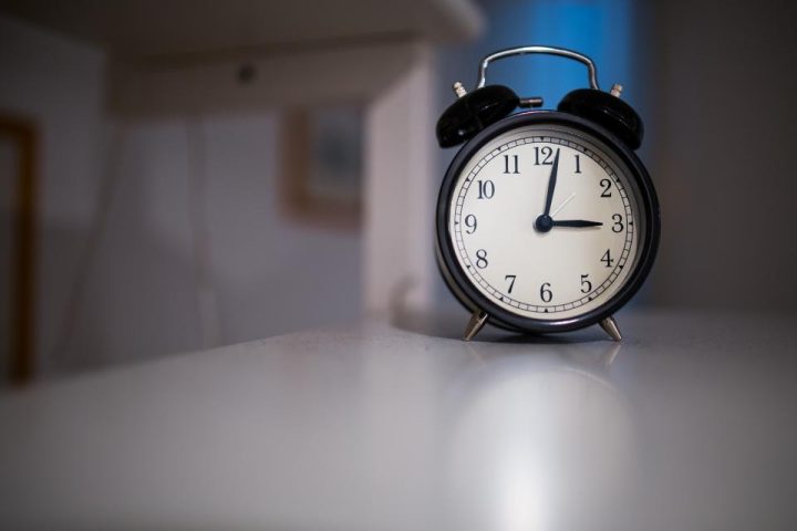 Social Jet Lag: How Weekend Sleep Schedules Throw Off Your Body Clock