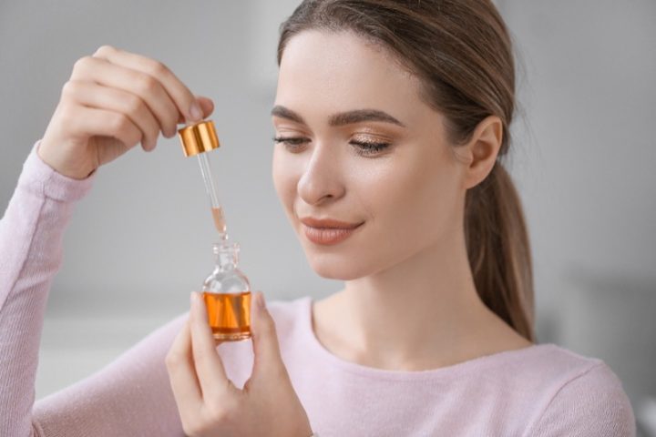 Facial Oils vs Moisturizers: Understanding the Difference for Your Skin Type