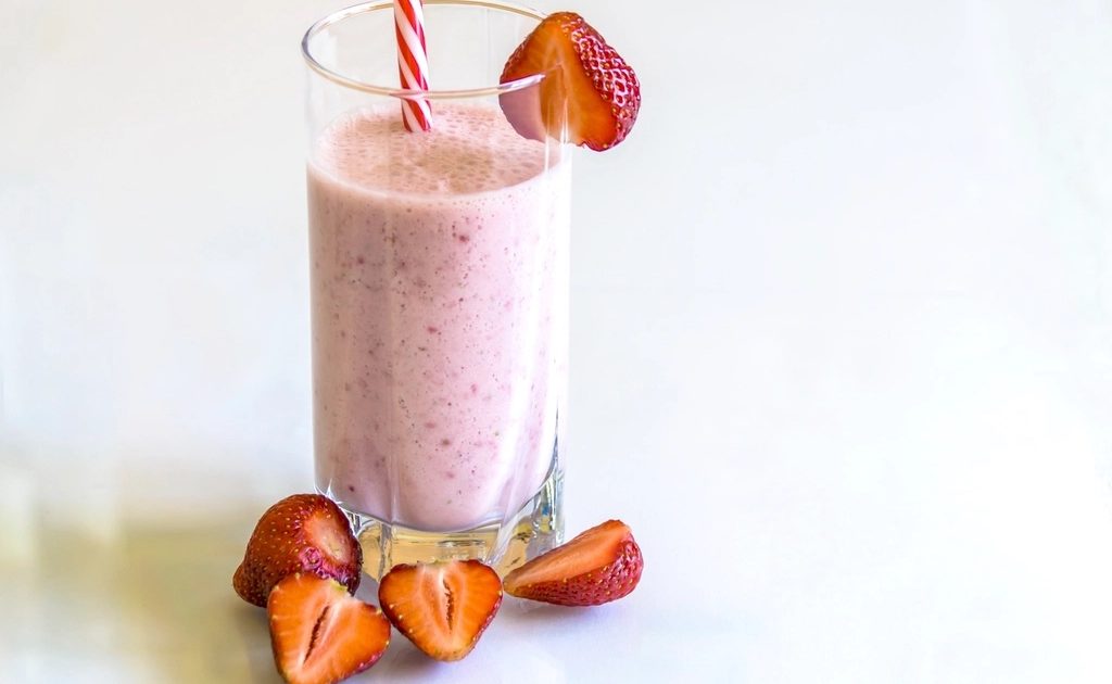 Kefir vs Yogurt: The Case for the Drinkable Ferment