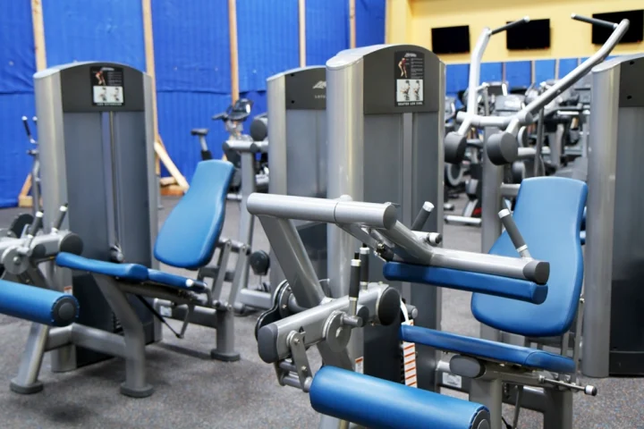 Leg Press Machine: Building Leg Strength Without Spinal Loading