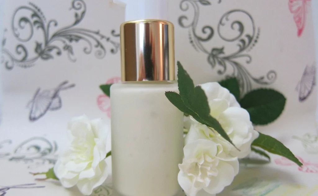 PHA Exfoliants: The Gentlest Acid for Sensitive Skin