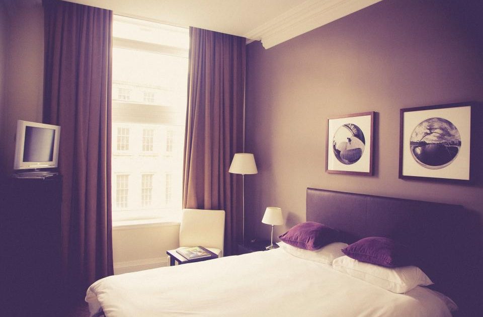 Sleep Fragmentation: Why Frequent Brief Wake-Ups Hurt More Than One Long Night